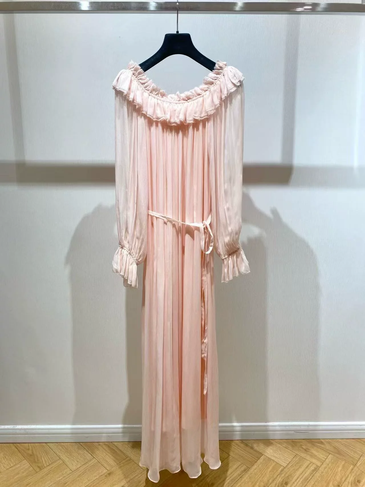 Sexy Slash Neck 100% Silk Dress Flare Sleeve Romantic Ruffles Pink Dress Fashion Lace-up Loose Vacation Long Dresses
Sexy Slash Neck 100% Silk Dress Flare Sleeve Romantic Ruffles Pink Dress Fashion Lace-up Loose Vacation Long Dresses