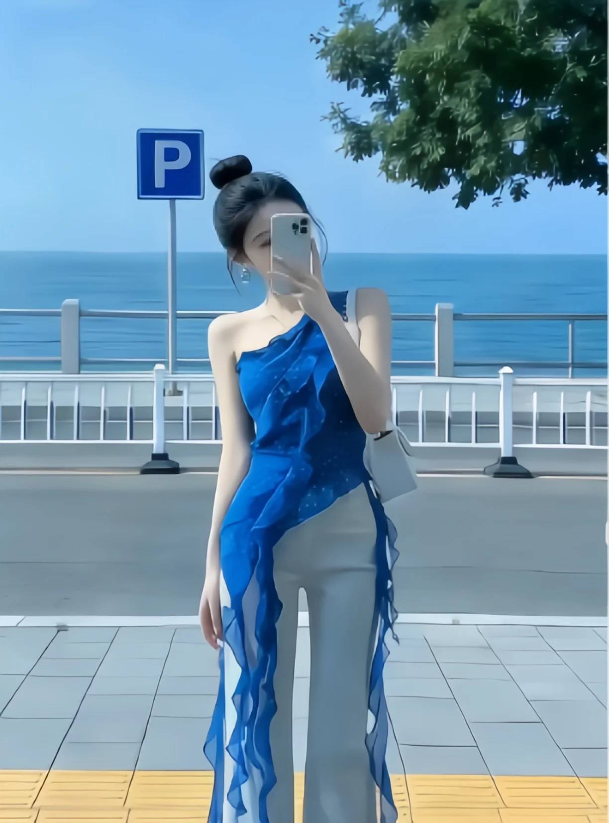 Korean Style Asymmetric Design Ruffle Sleeveless Top Women's Summer New Style Slant Shoulder Vest Holiday Wind Blouse
Korean Style Asymmetric Design Ruffle Sleeveless Top Women's Summer New Style Slant Shoulder Vest Holiday Wind Blouse