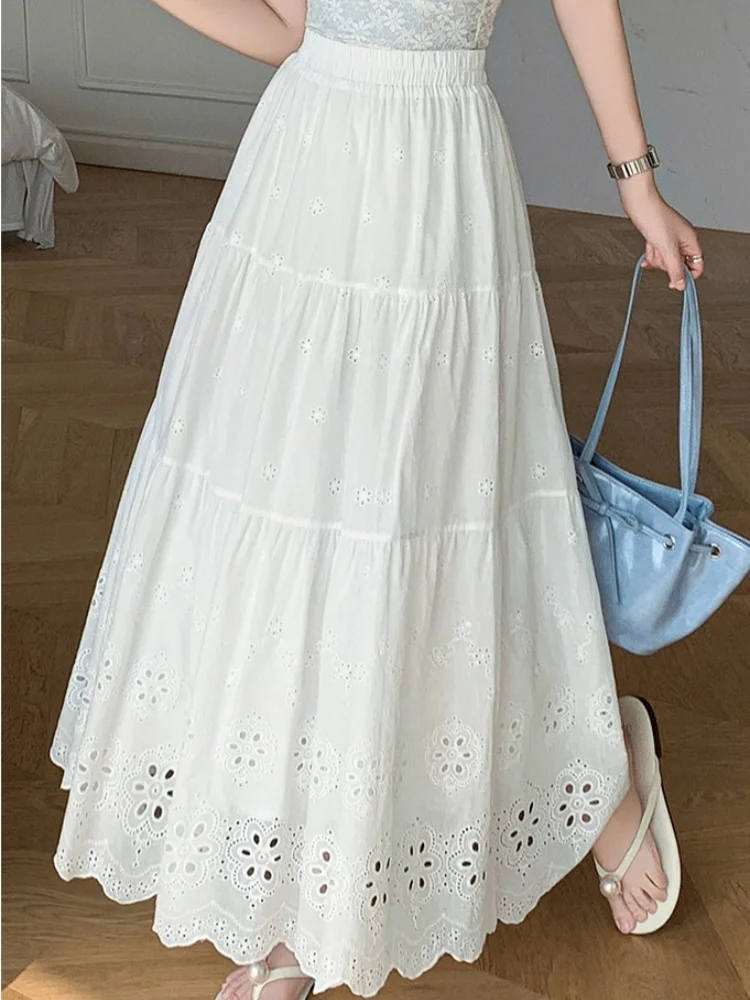 New White Embroidered Mid-Length Skirt For Women Spring Summer 2025 French Elegant Umbrella Skirt High Waisted Lace A-line Skirt
New White Embroidered Mid-Length Skirt For Women Spring Summer 2025 French Elegant Umbrella Skirt High Waisted Lace A-line Skirt