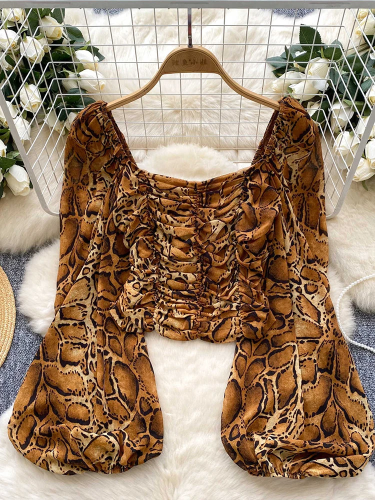 Women's Spring Summer Blouse Print French Square Neck Pleated Lantern Sleeve Shirt Long Sleeved Short Cropped Blusa Top BL117
Women's Spring Summer Blouse Print French Square Neck Pleated Lantern Sleeve Shirt Long Sleeved Short Cropped Blusa Top BL117