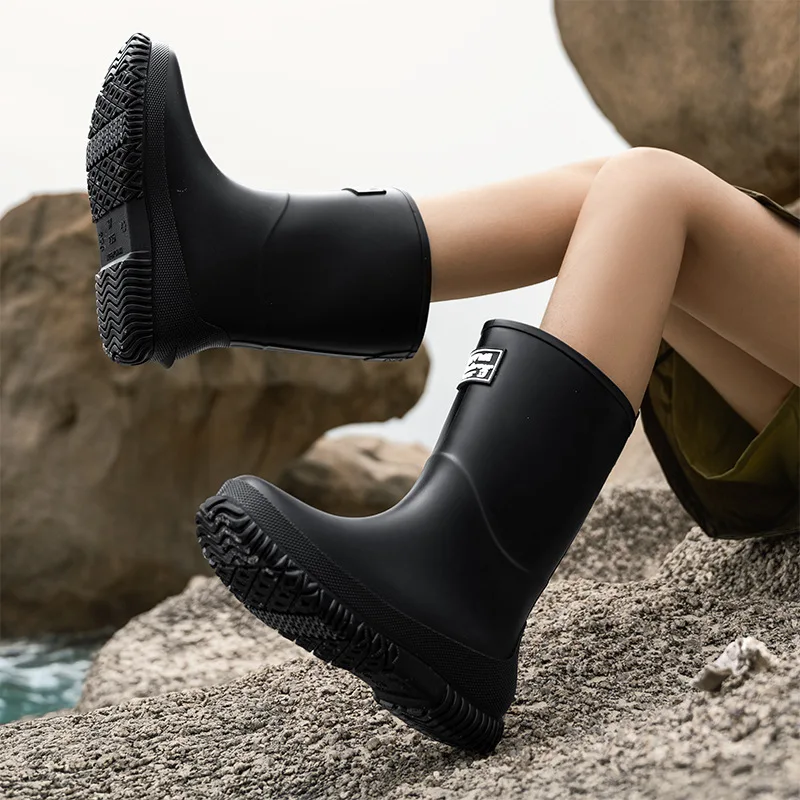 New Mid-tube Rain Boots for Women Fashionable Adult Outdoor Non-slip Waterproof Shoes Rainforest Hiking Camping Rain Boots
New Mid-tube Rain Boots for Women Fashionable Adult Outdoor Non-slip Waterproof Shoes Rainforest Hiking Camping Rain Boots