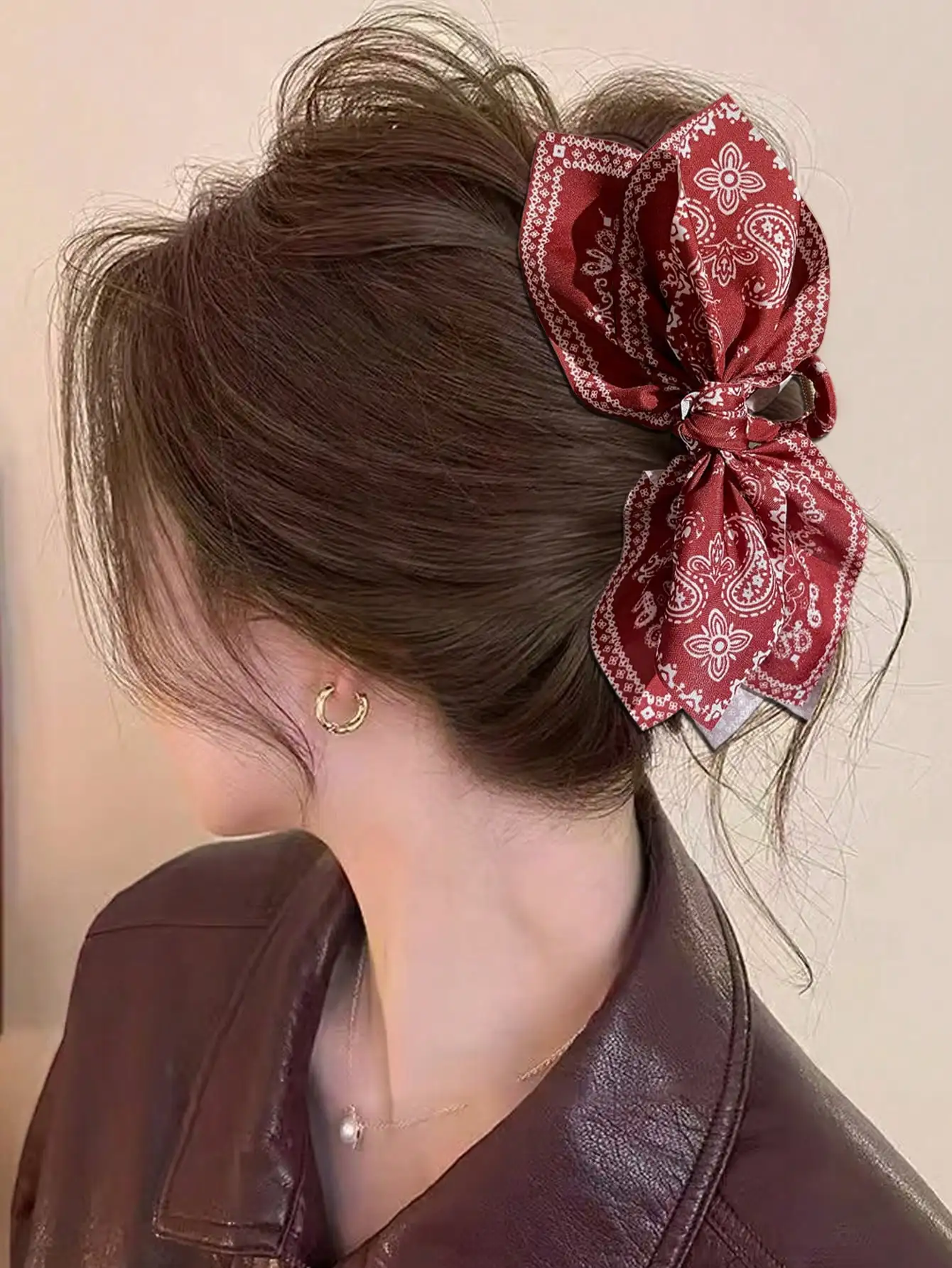 1pc Bohemian Style Cashew Bow Hair Clip, Elegant & Chic, Suitable For Vacation & Holiday Photography, Sturdy Grip
1pc Bohemian Style Cashew Bow Hair Clip, Elegant & Chic, Suitable For Vacation & Holiday Photography, Sturdy Grip