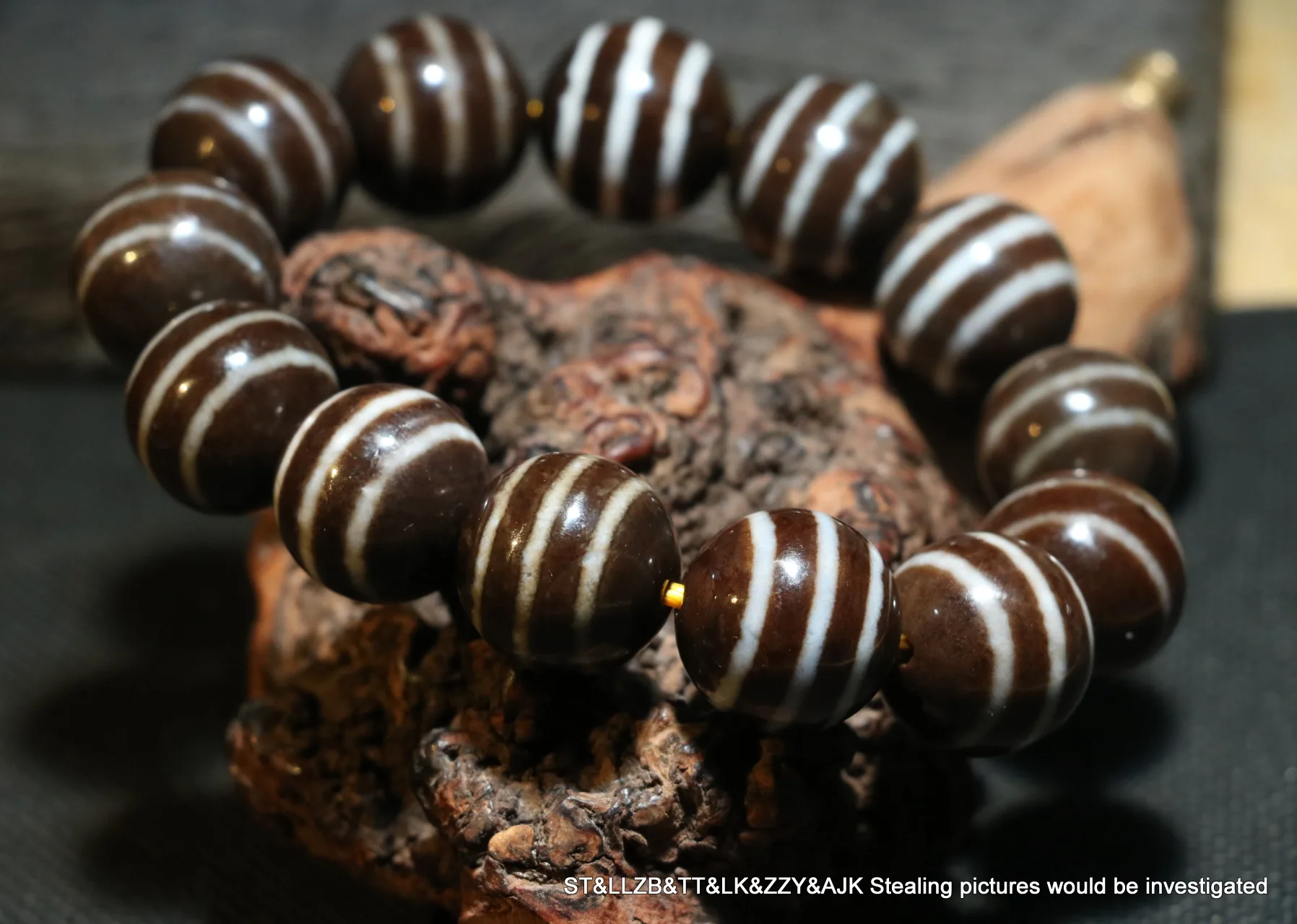 Energy Tibetan Old Agate 3 Stripes Round dZi Bead Amulet Totem Bracelet 18MMs AT TIMESTOWN UPD220420
Energy Tibetan Old Agate 3 Stripes Round dZi Bead Amulet Totem Bracelet 18MMs AT TIMESTOWN UPD220420
