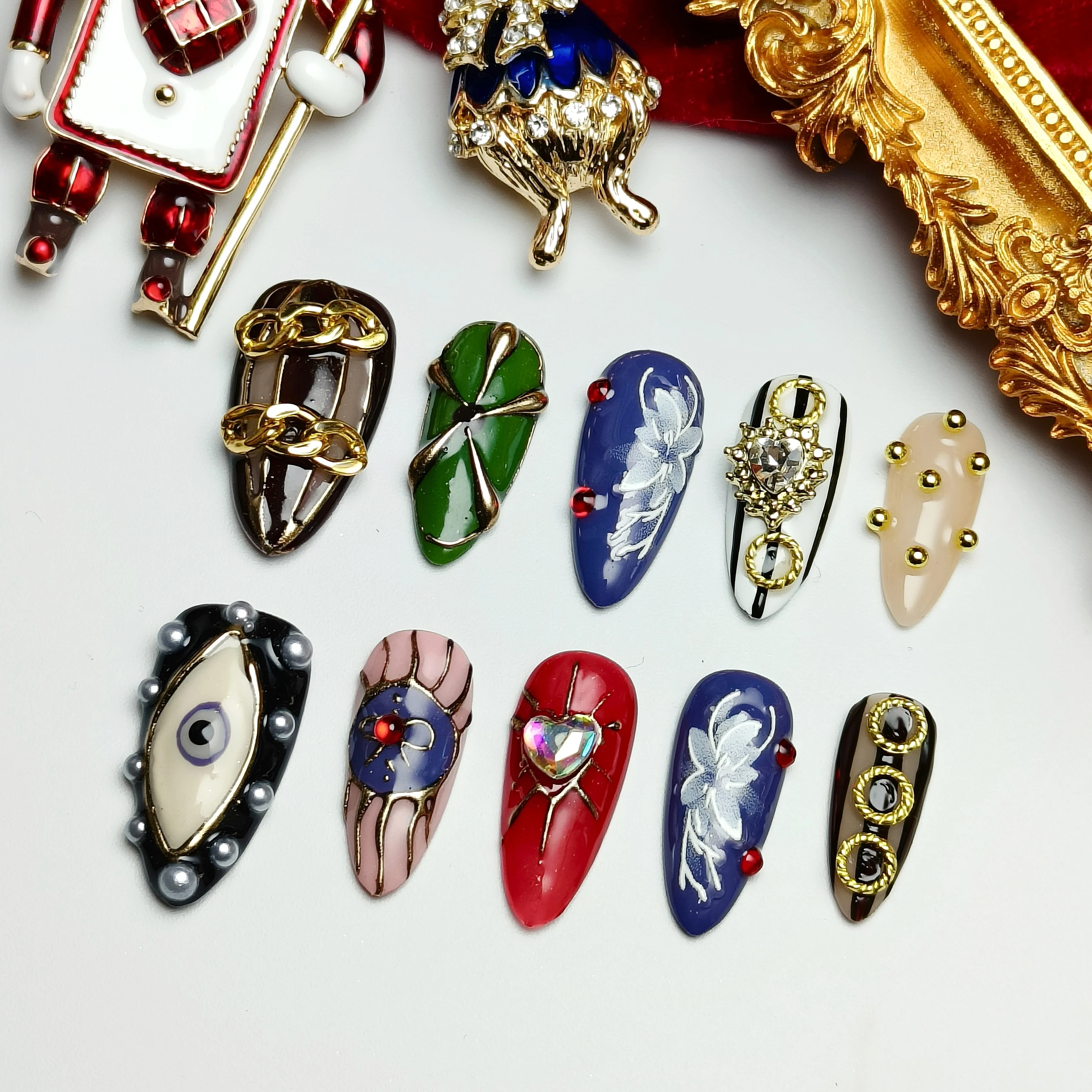 Handmade Almond Press on Nails Retro Palace Style Metal Chain Devil's Eye Enamel Gem Pattern Reusable False Nails
Handmade Almond Press on Nails Retro Palace Style Metal Chain Devil's Eye Enamel Gem Pattern Reusable False Nails