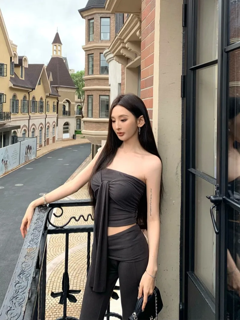 Spicy Girl High Waist Bell Bottom Casual Pants Grey Two Piece Set Women's Fashion Spring Outfit Strap Design Bandage Tube Top...
Spicy Girl High Waist Bell Bottom Casual Pants Grey Two Piece Set Women's Fashion Spring Outfit Strap Design Bandage Tube Top...