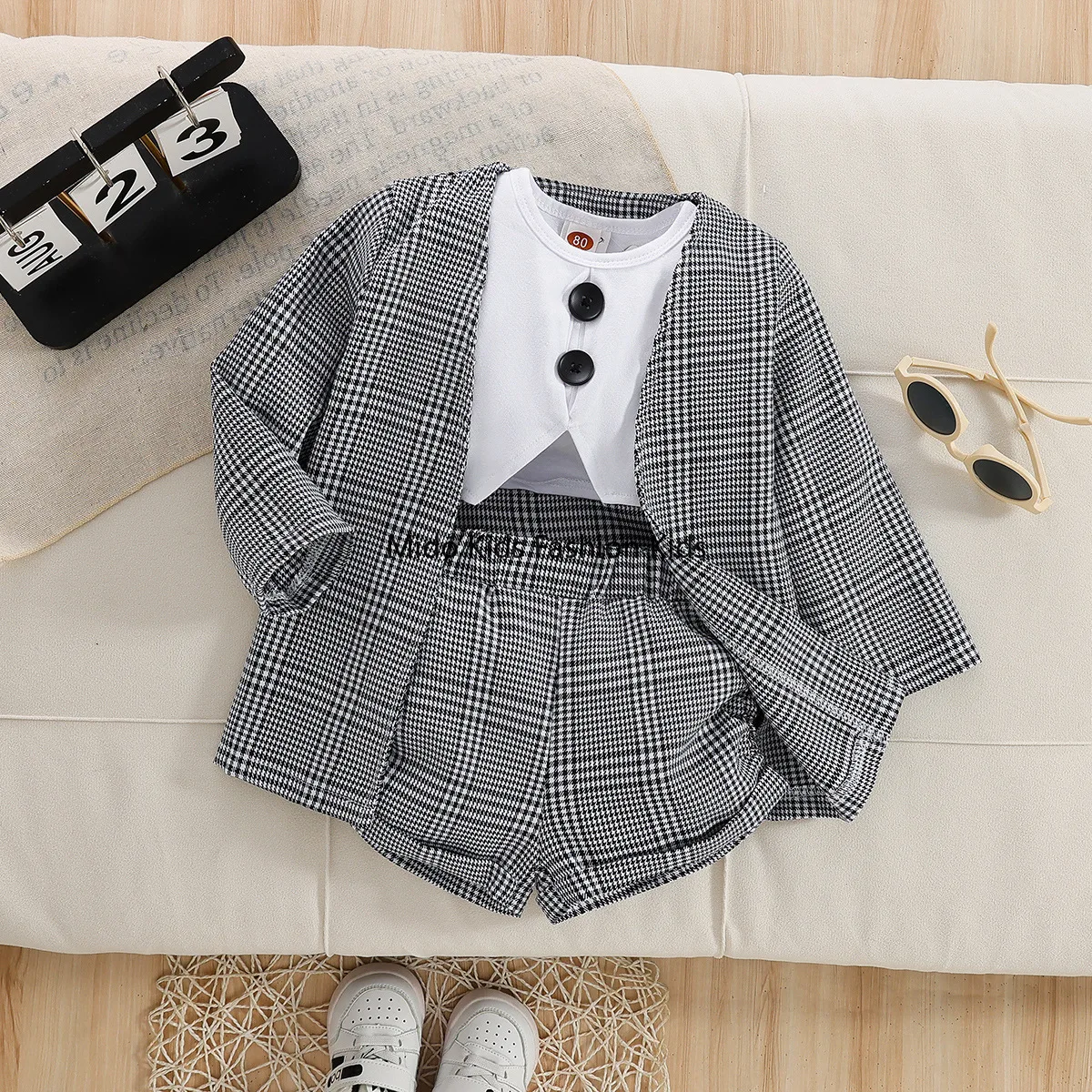 Новые джинсовые расклешенные брюки для девочек 1-6 лет, однотонные рваные модные универсальные джинсы для роста 80-120 см
Новые джинсовые расклешенные брюки для девочек 1-6 лет, однотонные рваные модные универсальные джинсы для роста 80-120 см