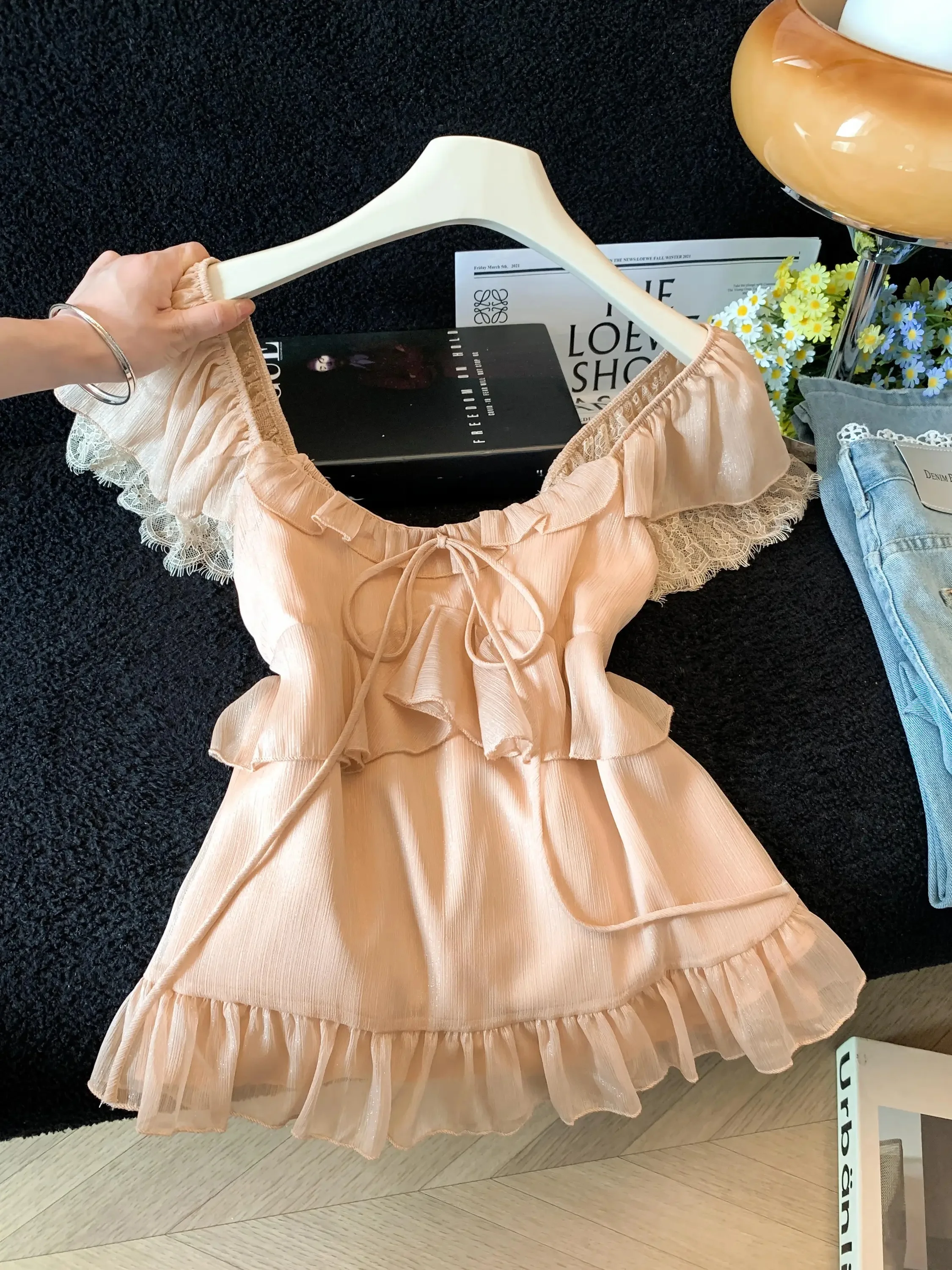 Pink Orange Lace Splice Wooden Ear Shirt Women's Summer New Knot Belt Fly Sleeve Square Collar Top Sexy Style
Pink Orange Lace Splice Wooden Ear Shirt Women's Summer New Knot Belt Fly Sleeve Square Collar Top Sexy Style