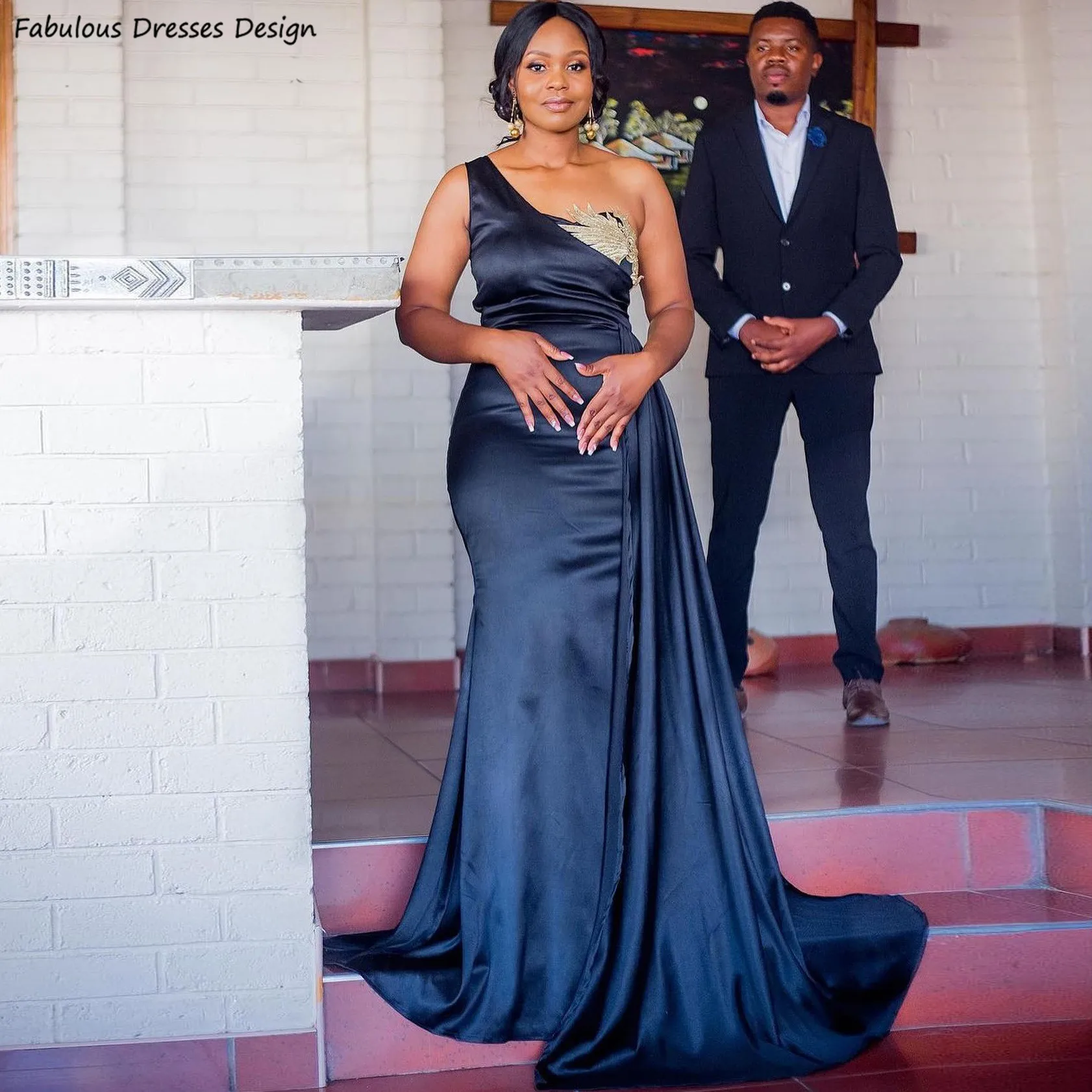 Navy Long Mermaid Bridesmaid Dresses Applique Lace One Shoulder Streamer Wedding Party Dress 2025 African Women Prom Gown
Navy Long Mermaid Bridesmaid Dresses Applique Lace One Shoulder Streamer Wedding Party Dress 2025 African Women Prom Gown
