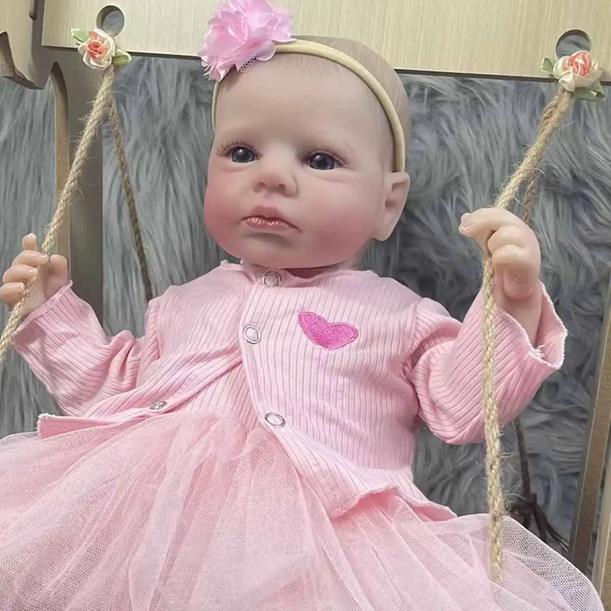 JOYORA 50 см мягкая на ощупь кукла возрождения, высокое качество, нарисованная вручную кукла, 3D кожа, видимая вена, милая модная кукла, идеальный подарок на день рождения
JOYORA 50 см мягкая на ощупь кукла возрождения, высокое качество, нарисованная вручную кукла, 3D кожа, видимая вена, милая модная кукла, идеальный подарок на день рождения