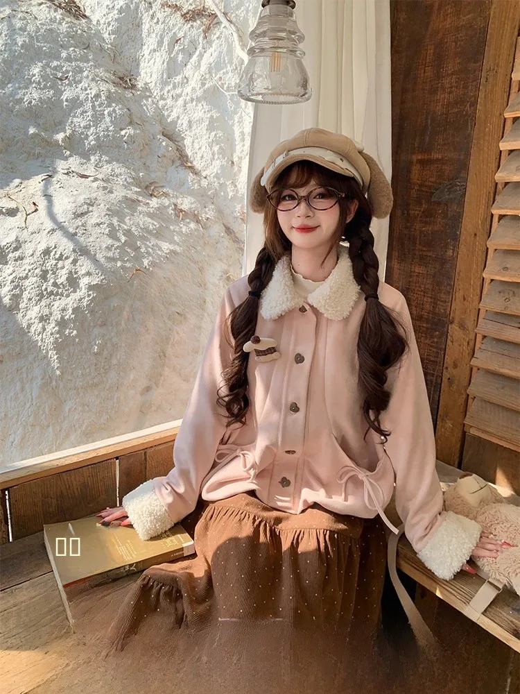 Стильная розовая замшевая куртка для женщин, зимнее утепленное пальто свободного кроя в японском стиле, с длинными рукавами и отложным воротником
Стильная розовая замшевая куртка для женщин, зимнее утепленное пальто свободного кроя в японском стиле, с длинными рукавами и отложным воротником