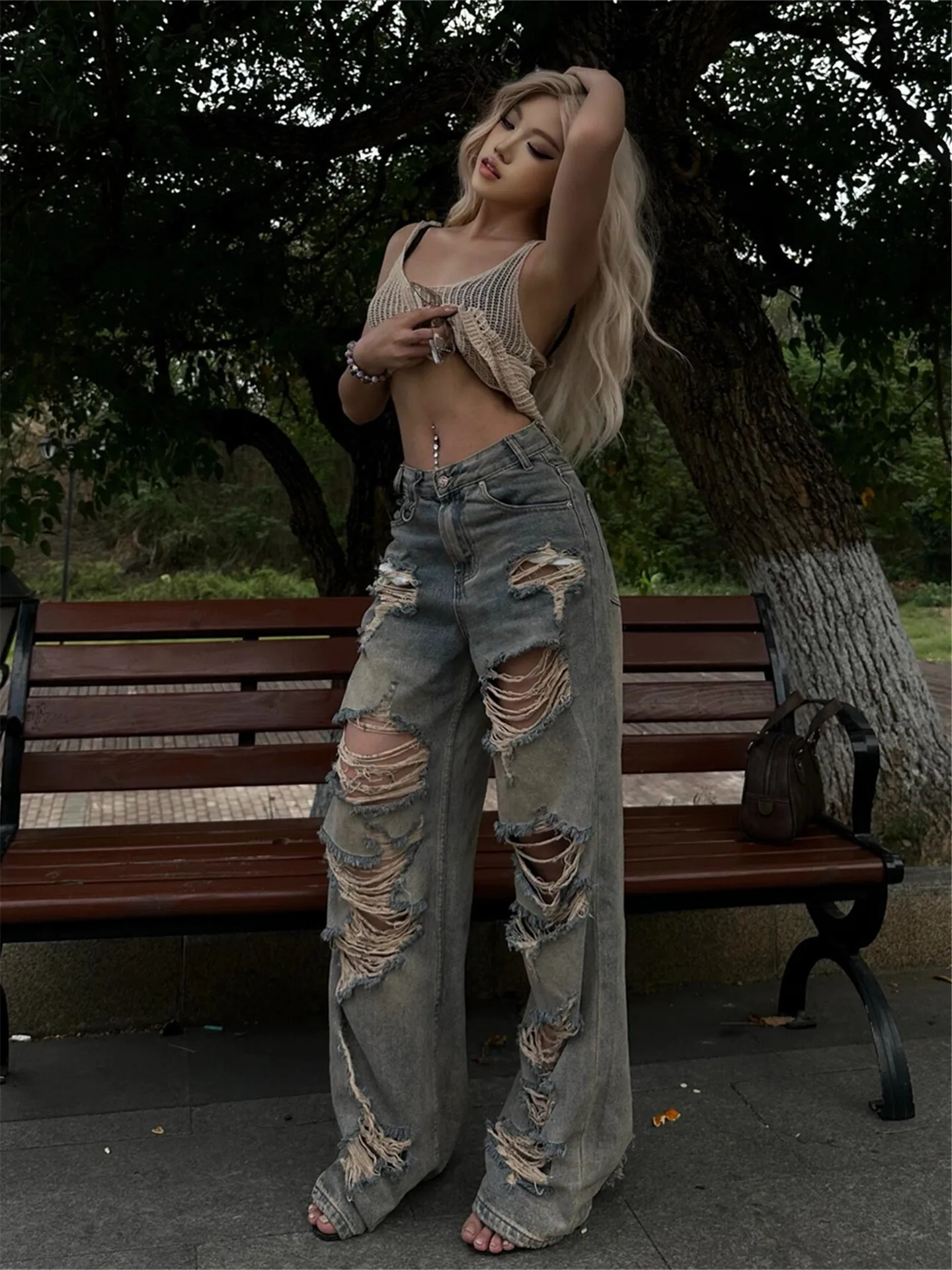 Vintage American Street Style Women's Loose Fit Skinny Jeans High Waist Cotton Denim Pants with Hole Tear down Design
Vintage American Street Style Women's Loose Fit Skinny Jeans High Waist Cotton Denim Pants with Hole Tear down Design