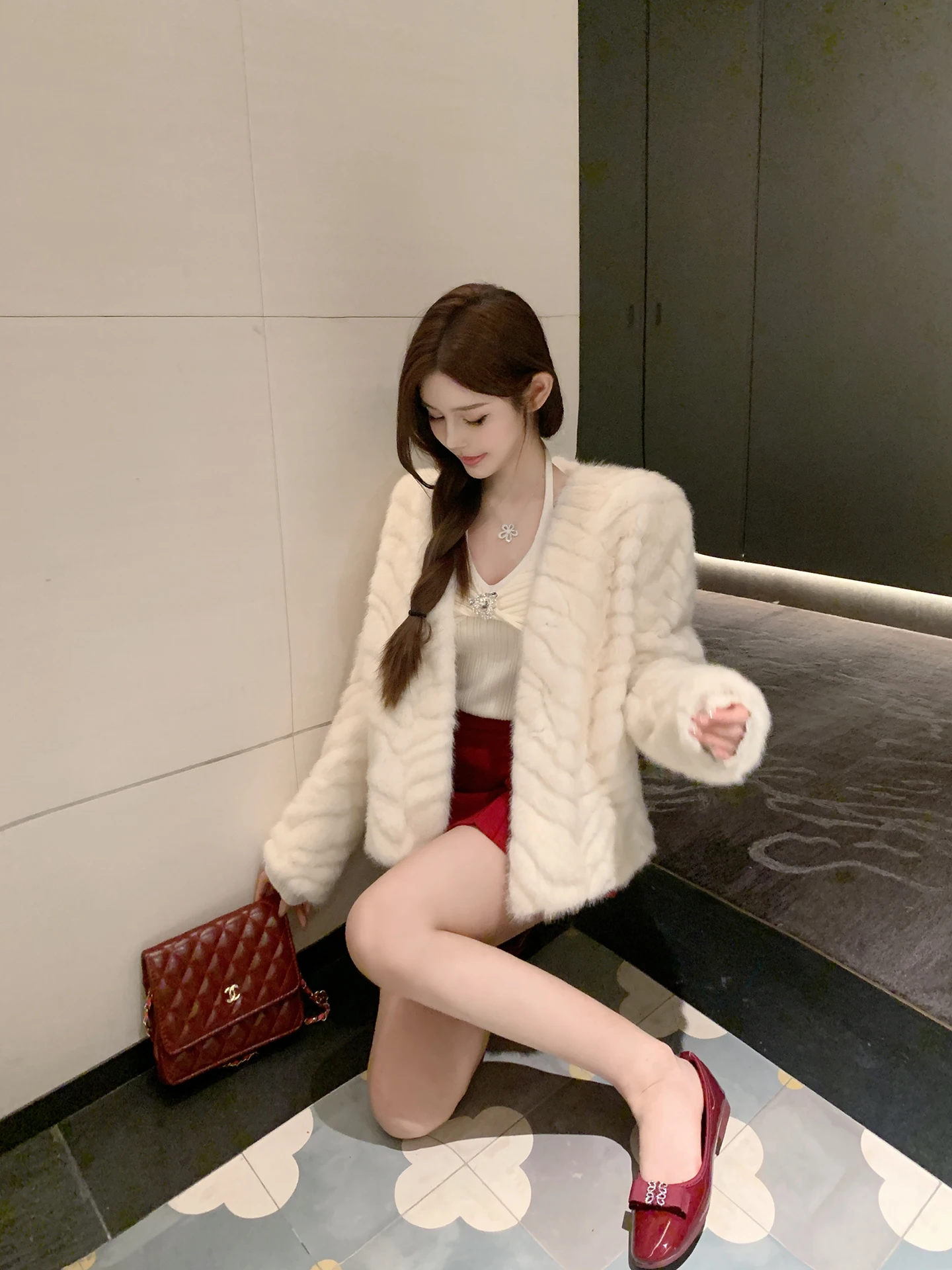 Luna 8 New Stripe Fur Coat ort Sve V-Ne Zipper Closure Water Rabbit Fur Eco-Friendly New Arrival Women's Outerwear
Luna 8 New Stripe Fur Coat ort Sve V-Ne Zipper Closure Water Rabbit Fur Eco-Friendly New Arrival Women's Outerwear