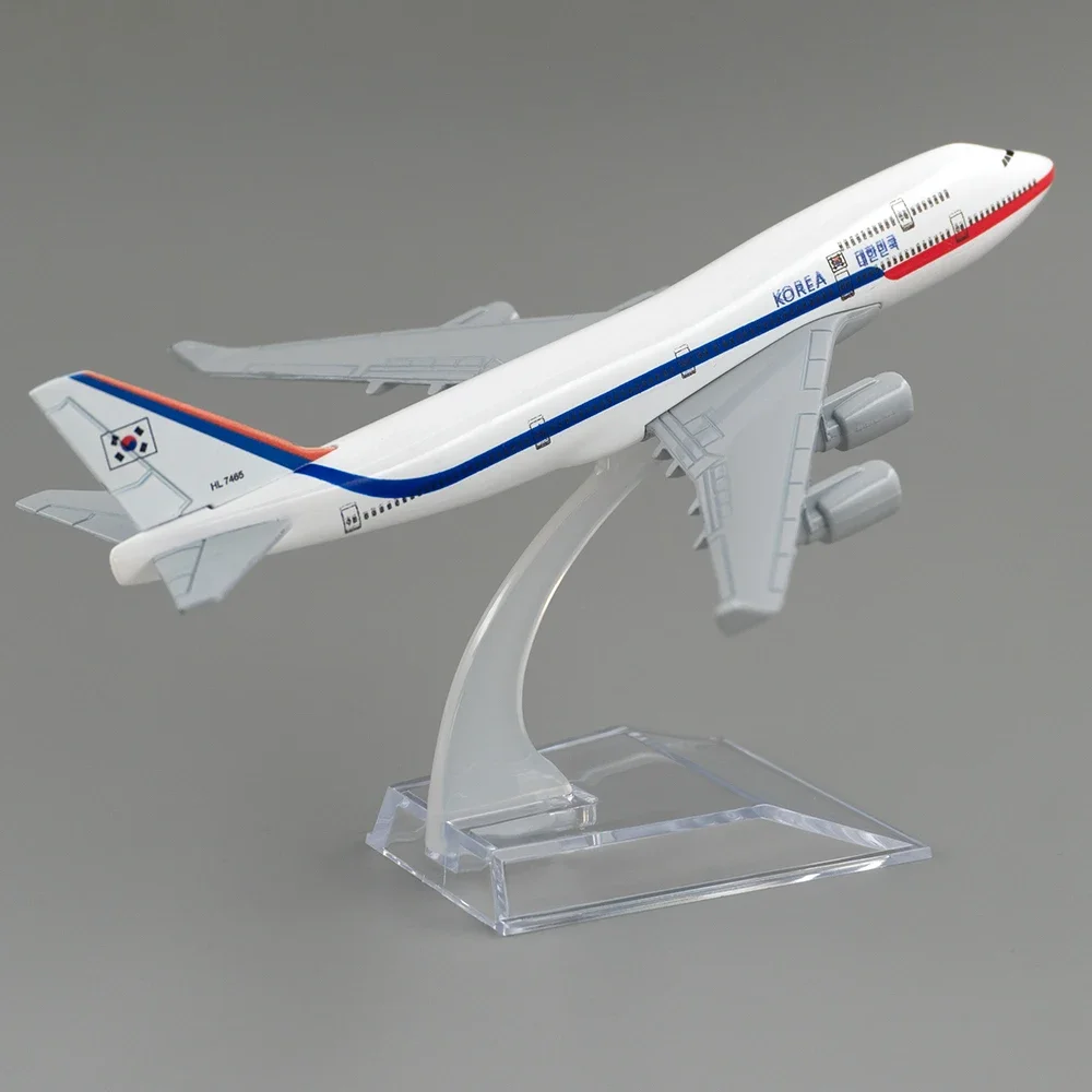 Масштаб 1/400 самолета Boeing 747 Корея ВВС One 16 см, сплав самолета B747, модель игрушки для детей, коллекция подарков
Масштаб 1/400 самолета Boeing 747 Корея ВВС One 16 см, сплав самолета B747, модель игрушки для детей, коллекция подарков