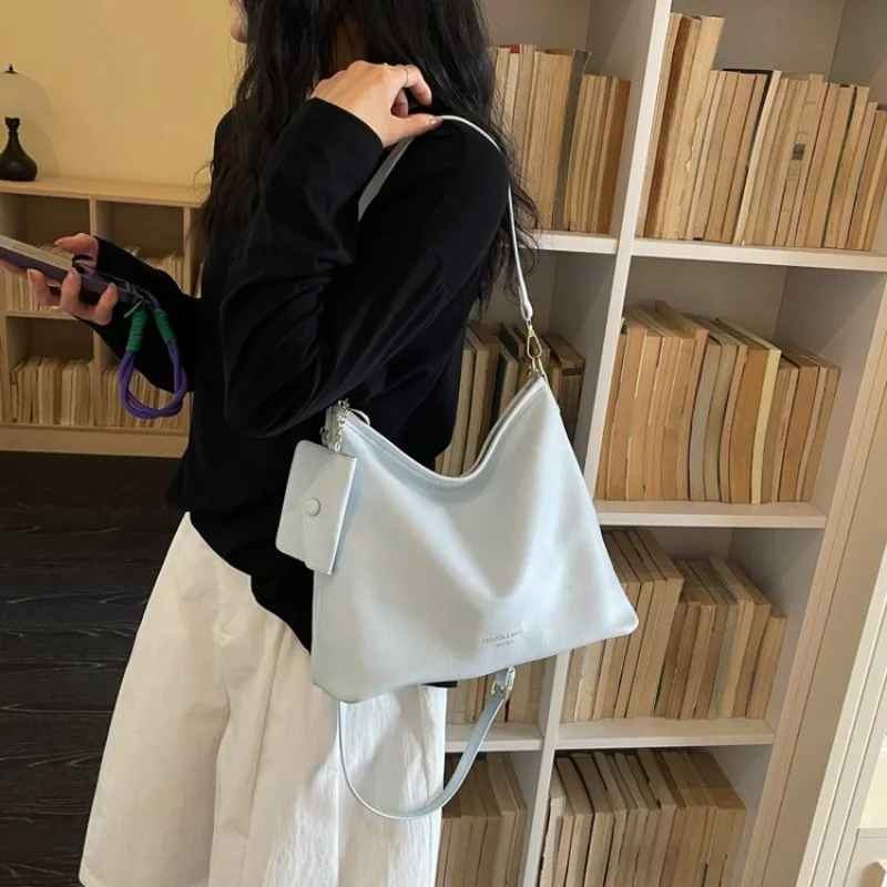 Fashionable Diaper Bag Stylish Solid Color Messenger Original Retro Leather Large Capacity Crossbody For Shopping Commute
Fashionable Diaper Bag Stylish Solid Color Messenger Original Retro Leather Large Capacity Crossbody For Shopping Commute