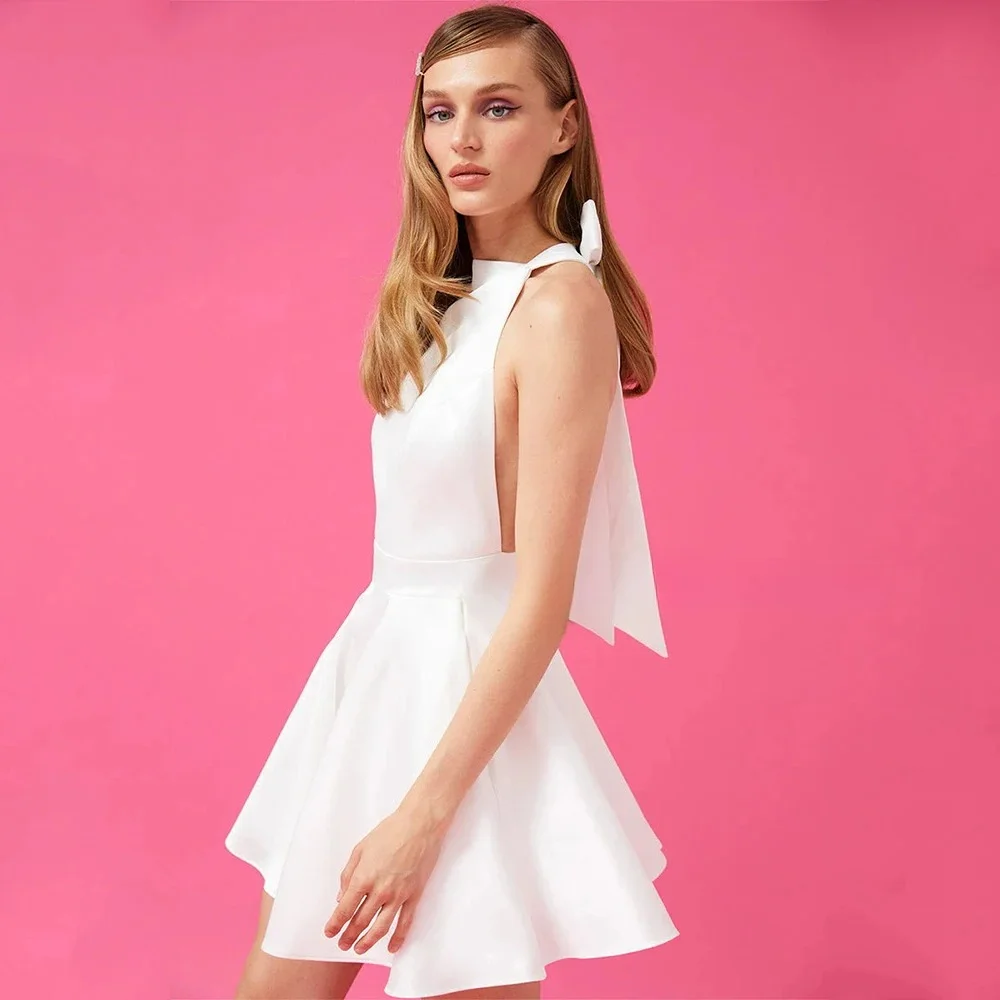 Customized Satin Mini A-line Bridal Gown with Sleek Sleeveless Halter Neck Delicate Decorative Bow and Practical Side Pockets
Customized Satin Mini A-line Bridal Gown with Sleek Sleeveless Halter Neck Delicate Decorative Bow and Practical Side Pockets