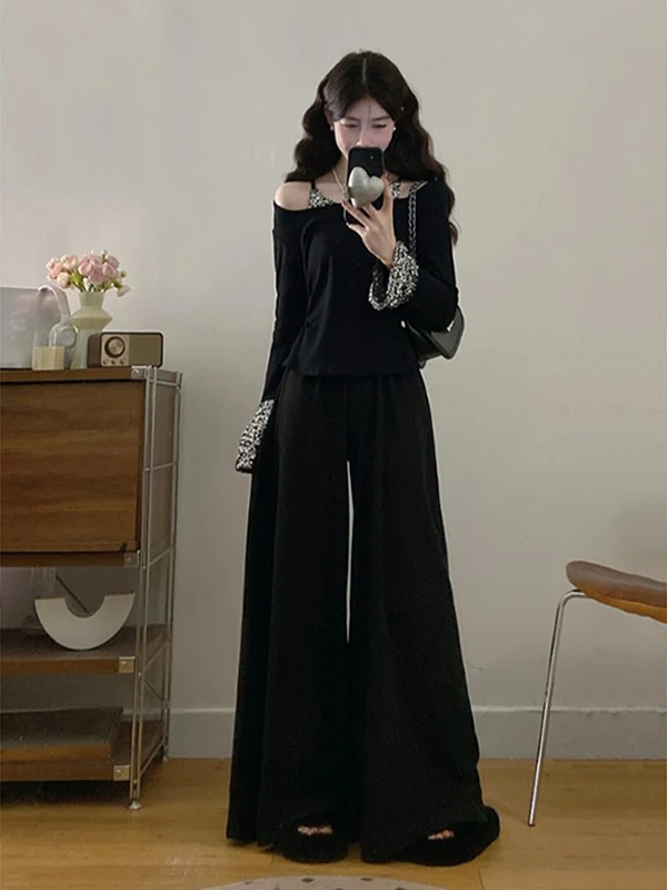 Shiny Two-Piece Set High Waist Wide Leg Pants Neck Hanging Design Winter Fashion Women's Clothing Set Glittering Look Ensemble
Shiny Two-Piece Set High Waist Wide Leg Pants Neck Hanging Design Winter Fashion Women's Clothing Set Glittering Look Ensemble