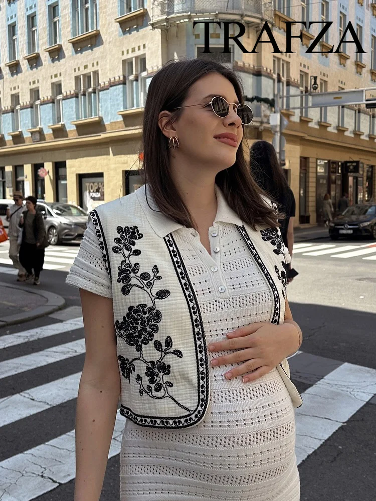 TRAFZA Women's New Retro Short Contrasting Embroidered Vest Female Elegant Simple Versatile Sleeveless Slim Casual Cardigan Top
TRAFZA Women's New Retro Short Contrasting Embroidered Vest Female Elegant Simple Versatile Sleeveless Slim Casual Cardigan Top