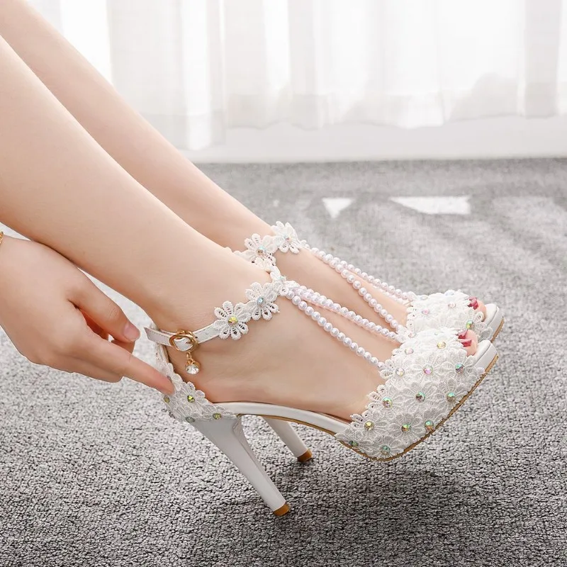 Sexy and Noble High Heels 10cm Women's Banquet Sandals Platform Peep Toe String Bead Wedding Shoes White Lace Flower Pumps
Sexy and Noble High Heels 10cm Women's Banquet Sandals Platform Peep Toe String Bead Wedding Shoes White Lace Flower Pumps