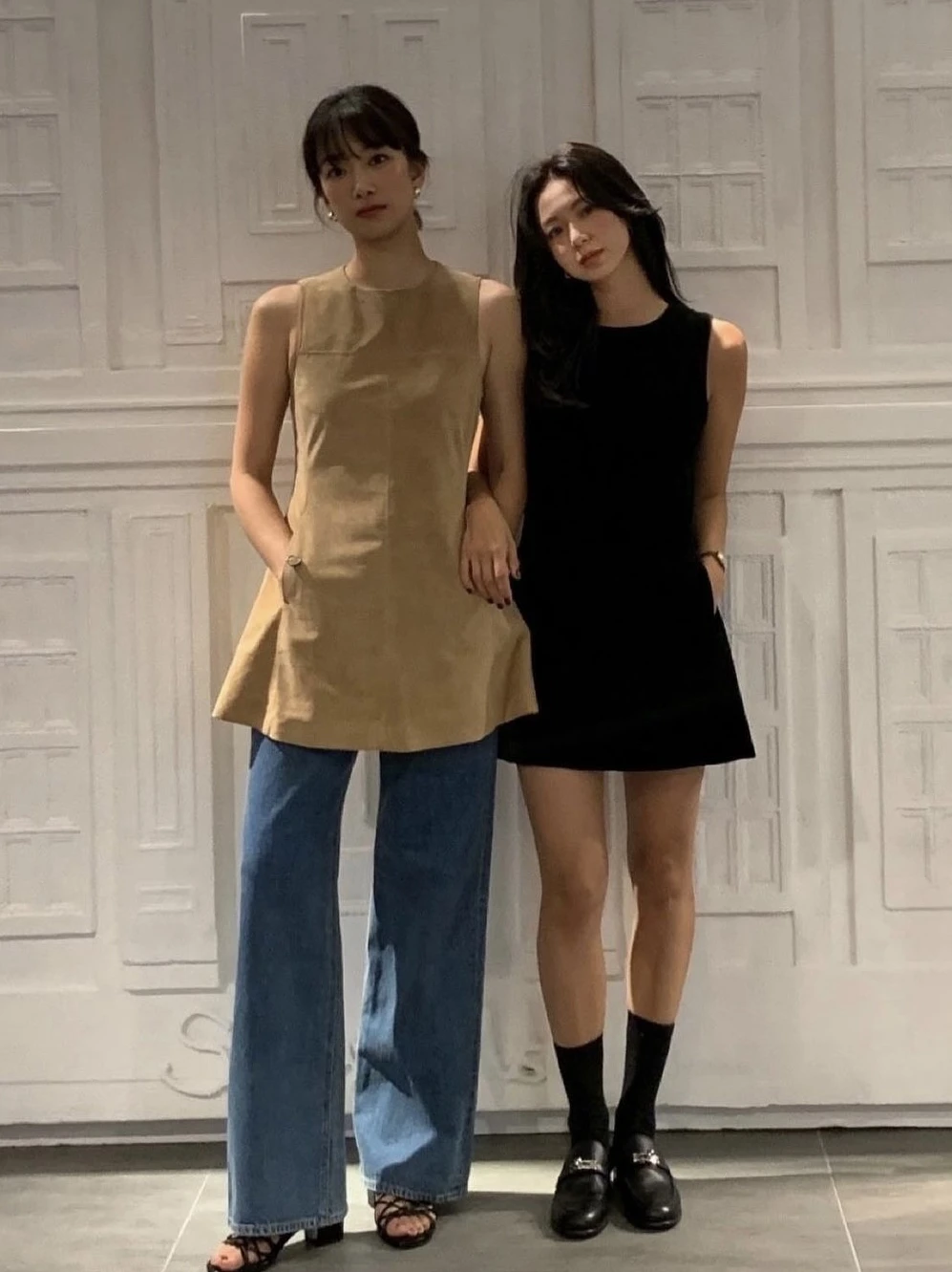 Retro Suede Vest Dress Slim Fit A-Line Base Skirt Heart Buckle Short Sleeveless Dress for Commute Pure Color Zipper round Neck
Retro Suede Vest Dress Slim Fit A-Line Base Skirt Heart Buckle Short Sleeveless Dress for Commute Pure Color Zipper round Neck