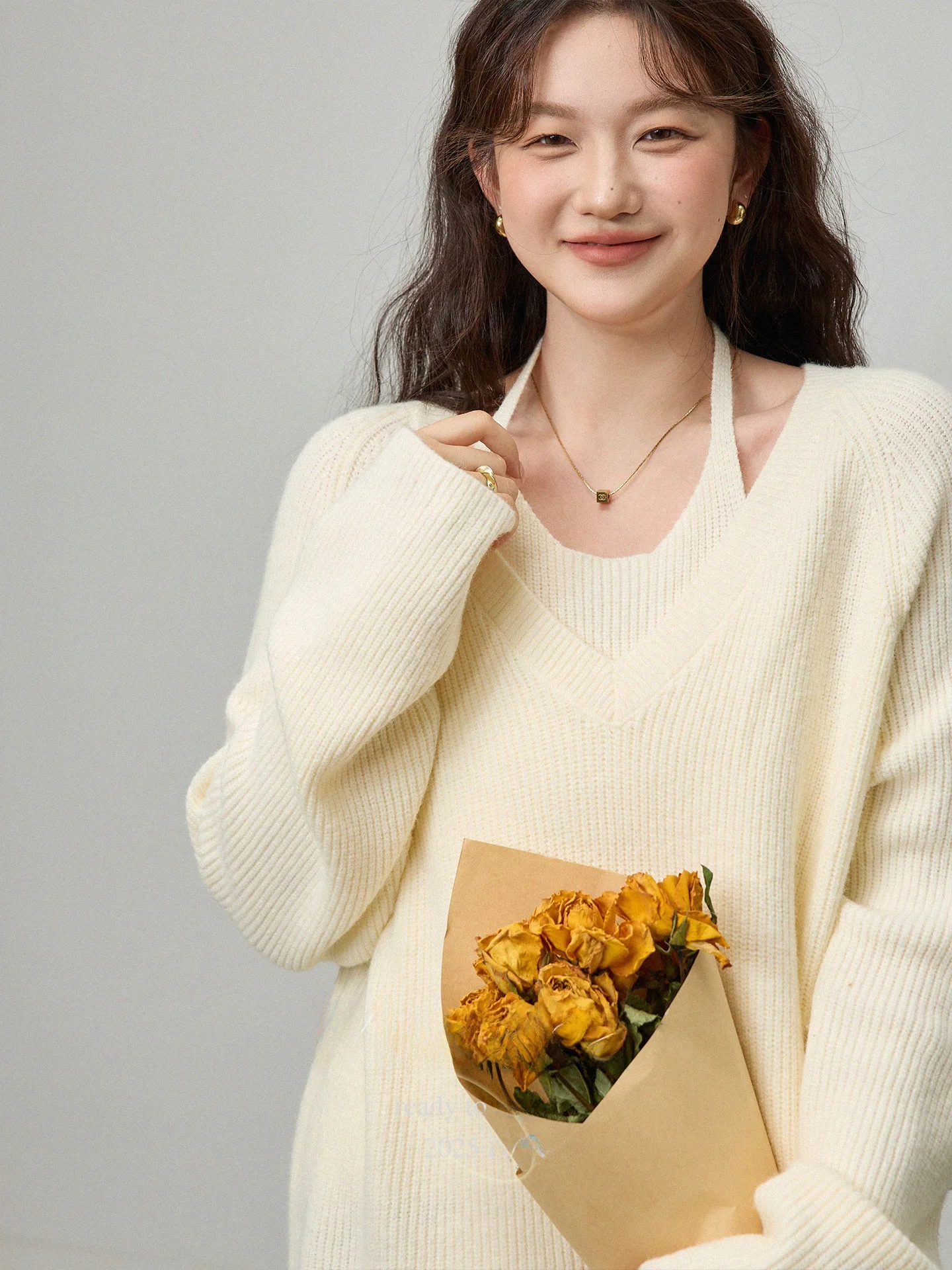 Женский модный свитер больших размеров с V-образным вырезом, свободный трикотажный джемпер, осенне-зимний базовый топ, повседневный, из полиэфирного волокна, с длинными рукавами
Женский модный свитер больших размеров с V-образным вырезом, свободный трикотажный джемпер, осенне-зимний базовый топ, повседневный, из полиэфирного волокна, с длинными рукавами