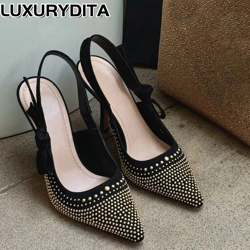 Top Quality Luxury Womens Sandal Casual Lace Flat Fashion Embroidered Muller Shoes Designer Silk Leather Soled High Heel 0531
Top Quality Luxury Womens Sandal Casual Lace Flat Fashion Embroidered Muller Shoes Designer Silk Leather Soled High Heel 0531