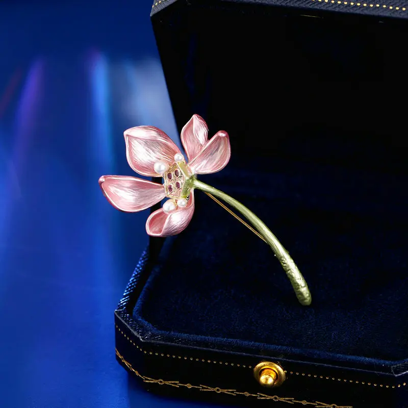 Creative Atmosphere Floral Clothing Pin Suit Accessory New Ancient Style Elegant Enamel Pearl Lotus Brooch
Creative Atmosphere Floral Clothing Pin Suit Accessory New Ancient Style Elegant Enamel Pearl Lotus Brooch