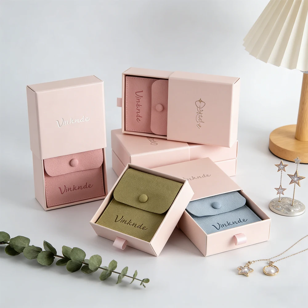 9x9x1.7cm Birthday Wedding Gift Jewelry Box With Snap Pouch Set Custom Cardboard Sliding Drawer Boxes Jewelry Earrings Rings Bag
9x9x1.7cm Birthday Wedding Gift Jewelry Box With Snap Pouch Set Custom Cardboard Sliding Drawer Boxes Jewelry Earrings Rings Bag