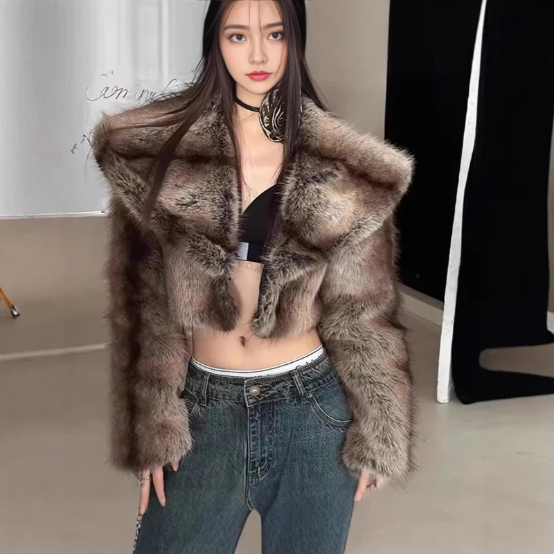 Short Big Lapel Faux Fur Jackets 2025 New Brown Furry Jackets Fluffy Faux Fox Casual Plush Coats Luxury Warm Thick Women‘s Tops
Short Big Lapel Faux Fur Jackets 2025 New Brown Furry Jackets Fluffy Faux Fox Casual Plush Coats Luxury Warm Thick Women‘s Tops