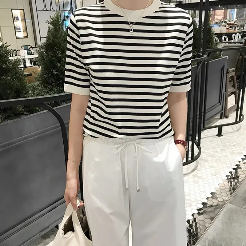 Summer Ice Silk Knitted Loose round Ne ort Sve Women's T-irt Striped Top Comfortable Breathable Casual Faion
Summer Ice Silk Knitted Loose round Ne ort Sve Women's T-irt Striped Top Comfortable Breathable Casual Faion