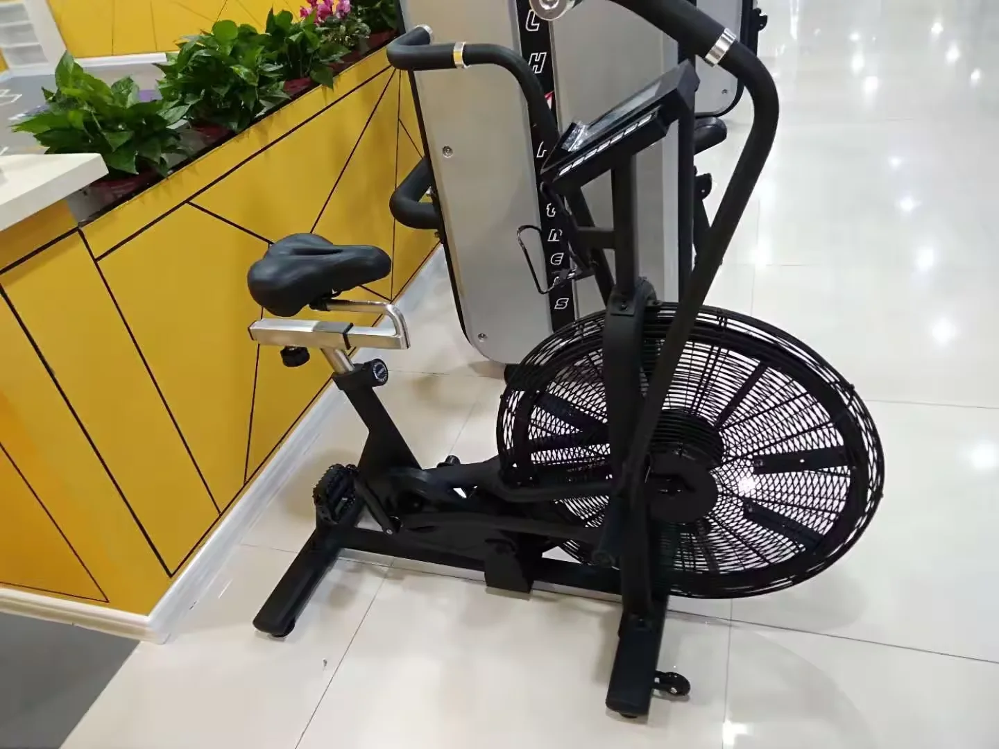 Wholesale Price Gym Commercial Hot Sale Indoor Fan Bike Cheap Airbike Black Color Speed Distance Display Gym Air Exercise Bike
Wholesale Price Gym Commercial Hot Sale Indoor Fan Bike Cheap Airbike Black Color Speed Distance Display Gym Air Exercise Bike