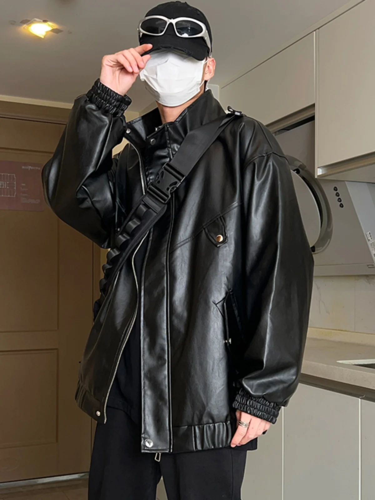 Мужская куртка из искусственной кожи в стиле ретро-американский, весенне-осенняя, модная, крутой дизайн, уличная, для мотоциклистов, парная
Мужская куртка из искусственной кожи в стиле ретро-американский, весенне-осенняя, модная, крутой дизайн, уличная, для мотоциклистов, парная