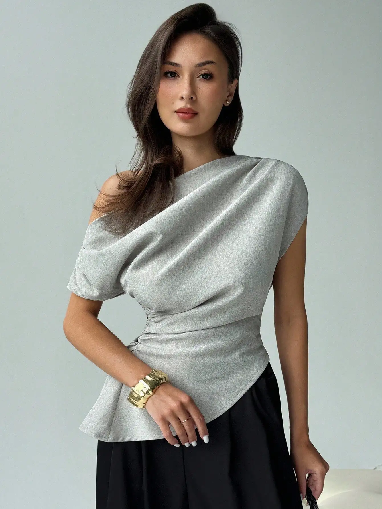 Minimalist Gray Asymmetrical Neck Pleated Cinched Waist Short Sleeve Blouse
Minimalist Gray Asymmetrical Neck Pleated Cinched Waist Short Sleeve Blouse