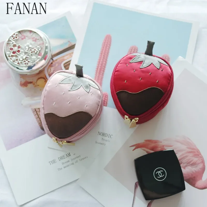 Fashion Women's Bags Strawberry Jewelry Box Cute Japanese Girl Heart Court Style Sweet Fashion Portable Travel Storage Bag
Fashion Women's Bags Strawberry Jewelry Box Cute Japanese Girl Heart Court Style Sweet Fashion Portable Travel Storage Bag