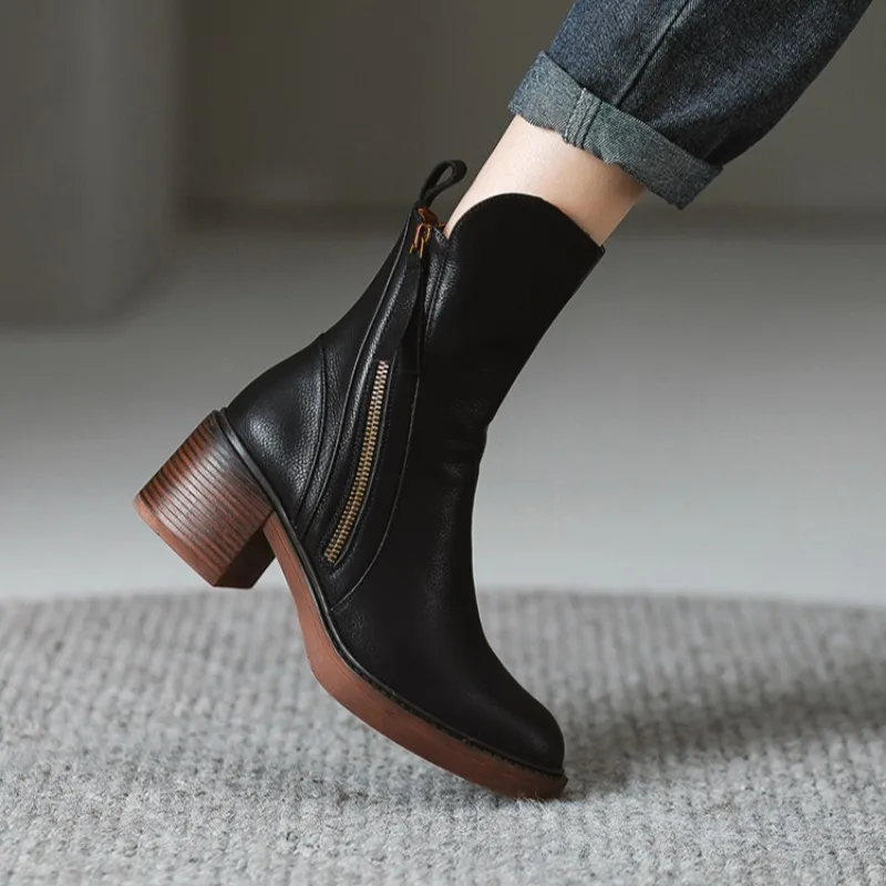 Sharp pointed women's boots2024autumn and winter thick heel brown high heels short boots British style side zipper women's boots
Sharp pointed women's boots2024autumn and winter thick heel brown high heels short boots British style side zipper women's boots