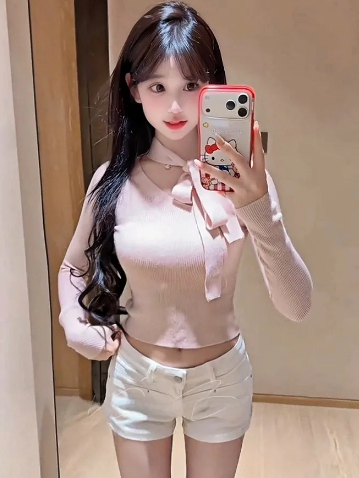Sweet Girl Sle Pink Knot Hollow out Long Sve Knitted Top Women Slim Fit Base irt V-ne ort Length T-irt
Sweet Girl Sle Pink Knot Hollow out Long Sve Knitted Top Women Slim Fit Base irt V-ne ort Length T-irt