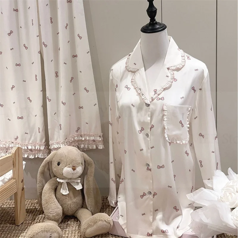 Kawaii домашняя одежда с бантом по подолу, женская одежда для сна, мягкий ледяной шелк, пижамный костюм, комплект из 2 предметов, длинные брюки, осенне-весенняя верхняя одежда, домашняя одежда
Kawaii домашняя одежда с бантом по подолу, женская одежда для сна, мягкий ледяной шелк, пижамный костюм, комплект из 2 предметов, длинные брюки, осенне-весенняя верхняя одежда, домашняя одежда
