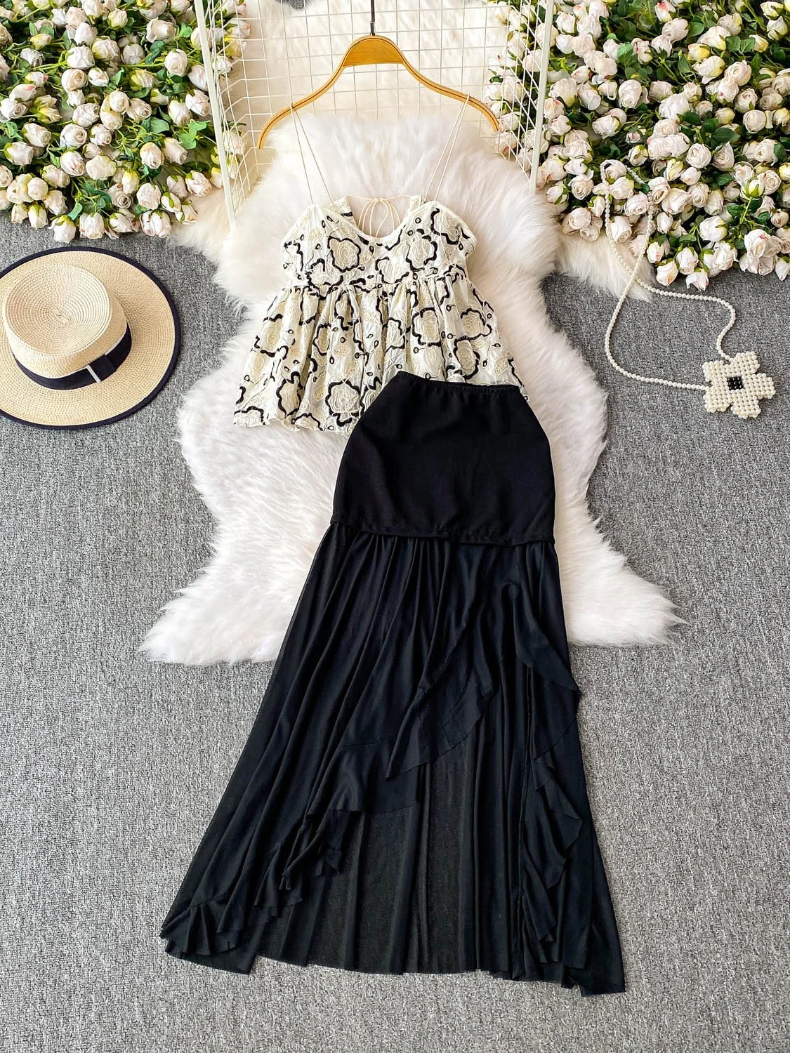 Sexy Embroidered Hollow out Hook Flower Strap Top High Waist Patchwork Lace Hem Long Skirt Set V Ne Svel Summer Faion
Sexy Embroidered Hollow out Hook Flower Strap Top High Waist Patchwork Lace Hem Long Skirt Set V Ne Svel Summer Faion