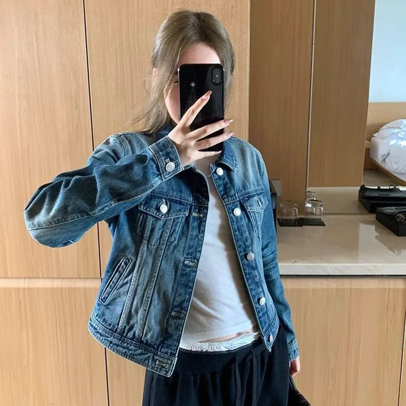 Vintage Blue Denim Jacket Women 2025 New Korean Fashion Turn Down Collar Washed Jean Outwear Autumn Casual Buttons Short Coat
Vintage Blue Denim Jacket Women 2025 New Korean Fashion Turn Down Collar Washed Jean Outwear Autumn Casual Buttons Short Coat