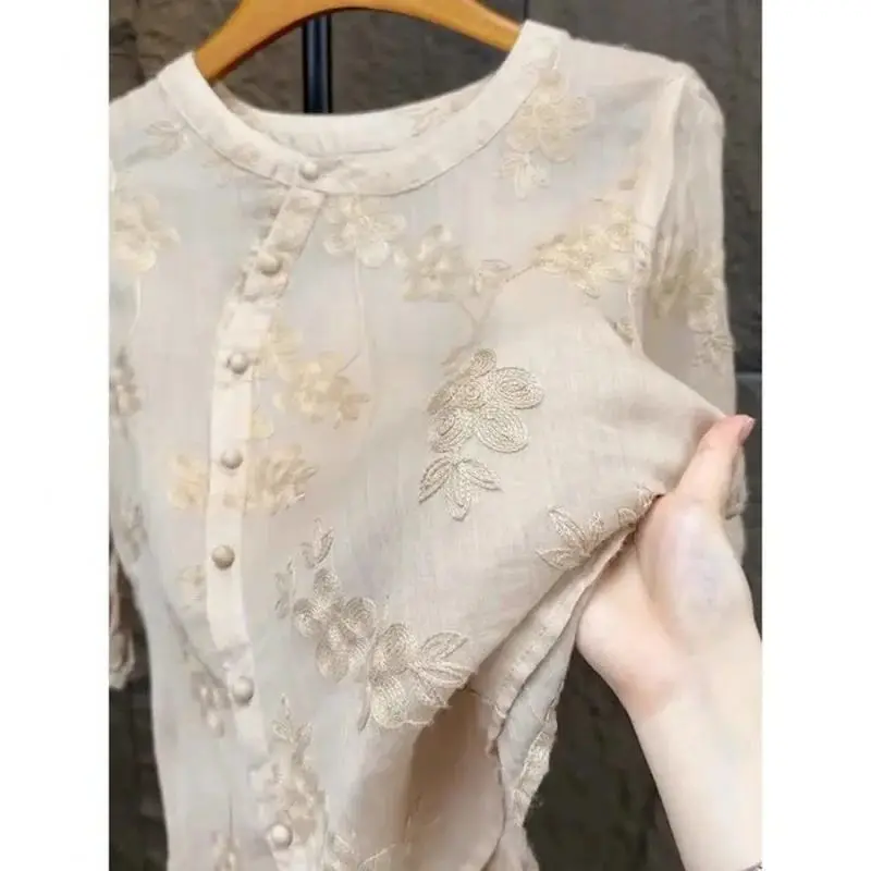 Chinese Style Floral Embroidery Blouse Women Spring New Fashion Frog Button See Through Shirt Long Sleeved Vintage O-neck Tops
Chinese Style Floral Embroidery Blouse Women Spring New Fashion Frog Button See Through Shirt Long Sleeved Vintage O-neck Tops