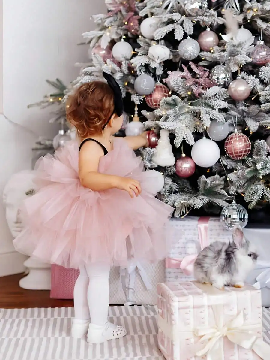 Elegant Pink Tulle Ball Gown Dress With Bow Decoration For Formal Evening And Wedding Party
Elegant Pink Tulle Ball Gown Dress With Bow Decoration For Formal Evening And Wedding Party