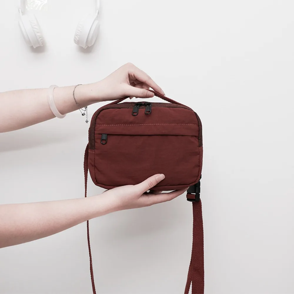 Korean Style Square Message Bag Large Capacity Quick-dry Nylon Crossbody Bag Solid Color Causal Sports Shoulder Bag Travel
Korean Style Square Message Bag Large Capacity Quick-dry Nylon Crossbody Bag Solid Color Causal Sports Shoulder Bag Travel