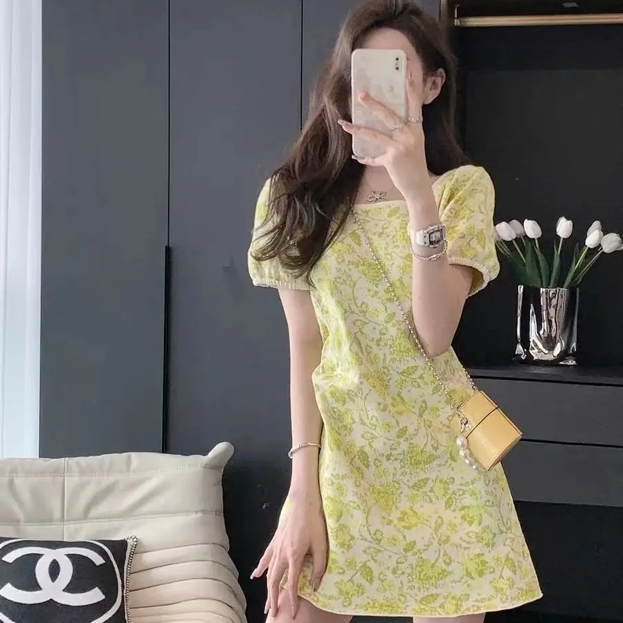 Summer New French Sweet Dress with Puff Sleeves, Hot Elegant Square Neck Dress with Fragmented Flowers
Summer New French Sweet Dress with Puff Sleeves, Hot Elegant Square Neck Dress with Fragmented Flowers