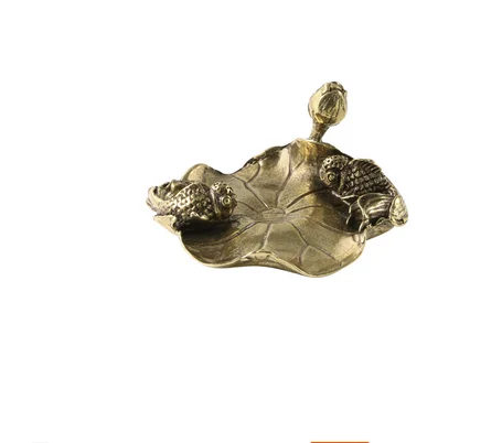 Antique bronze ware, brass, paperweight, ruler, pen holder, lotus leaf fish, copper art small ornament
Antique bronze ware, brass, paperweight, ruler, pen holder, lotus leaf fish, copper art small ornament