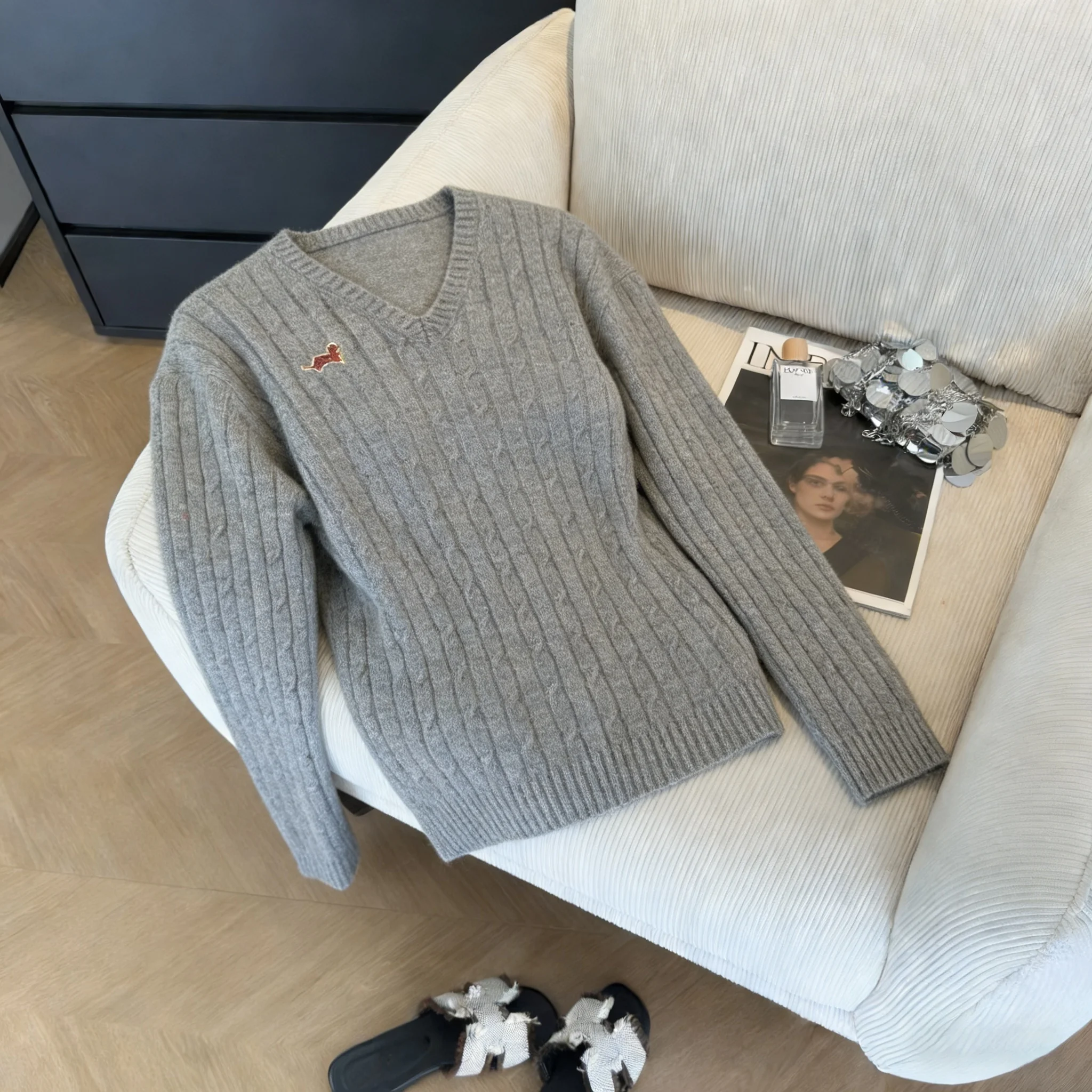 Korean Sle Retro Twisted V-Ne Embroidered Knitwear Women's Spring Autumn Slimming Base Layer Top Faionable Casual Fit
Korean Sle Retro Twisted V-Ne Embroidered Knitwear Women's Spring Autumn Slimming Base Layer Top Faionable Casual Fit