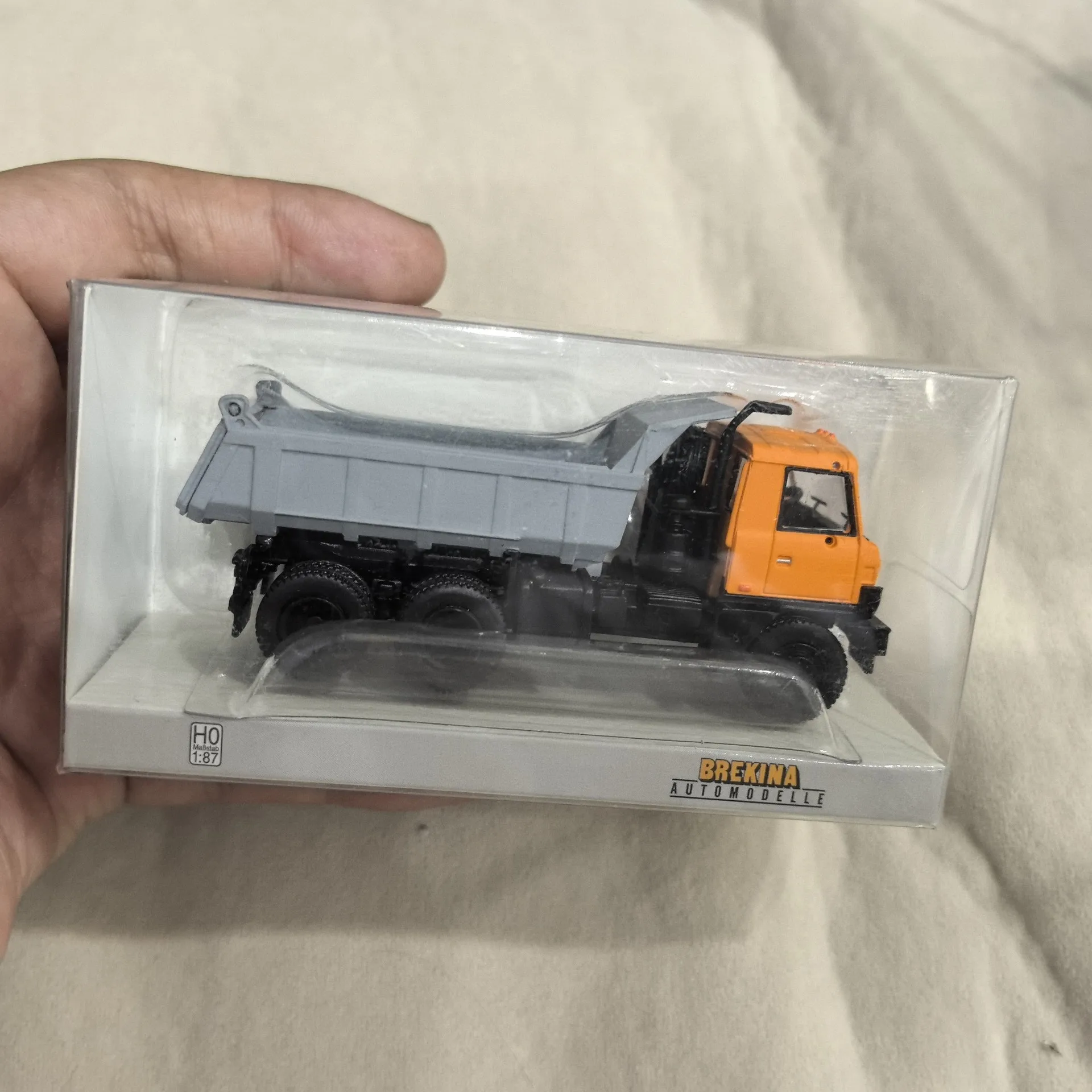 Diecast BREKINA HO 1/87 Scale Tatra 815 Kipper Too Drag Dump Truck Plastic Car Model Collectible Toy Gift Souvenir Display
Diecast BREKINA HO 1/87 Scale Tatra 815 Kipper Too Drag Dump Truck Plastic Car Model Collectible Toy Gift Souvenir Display