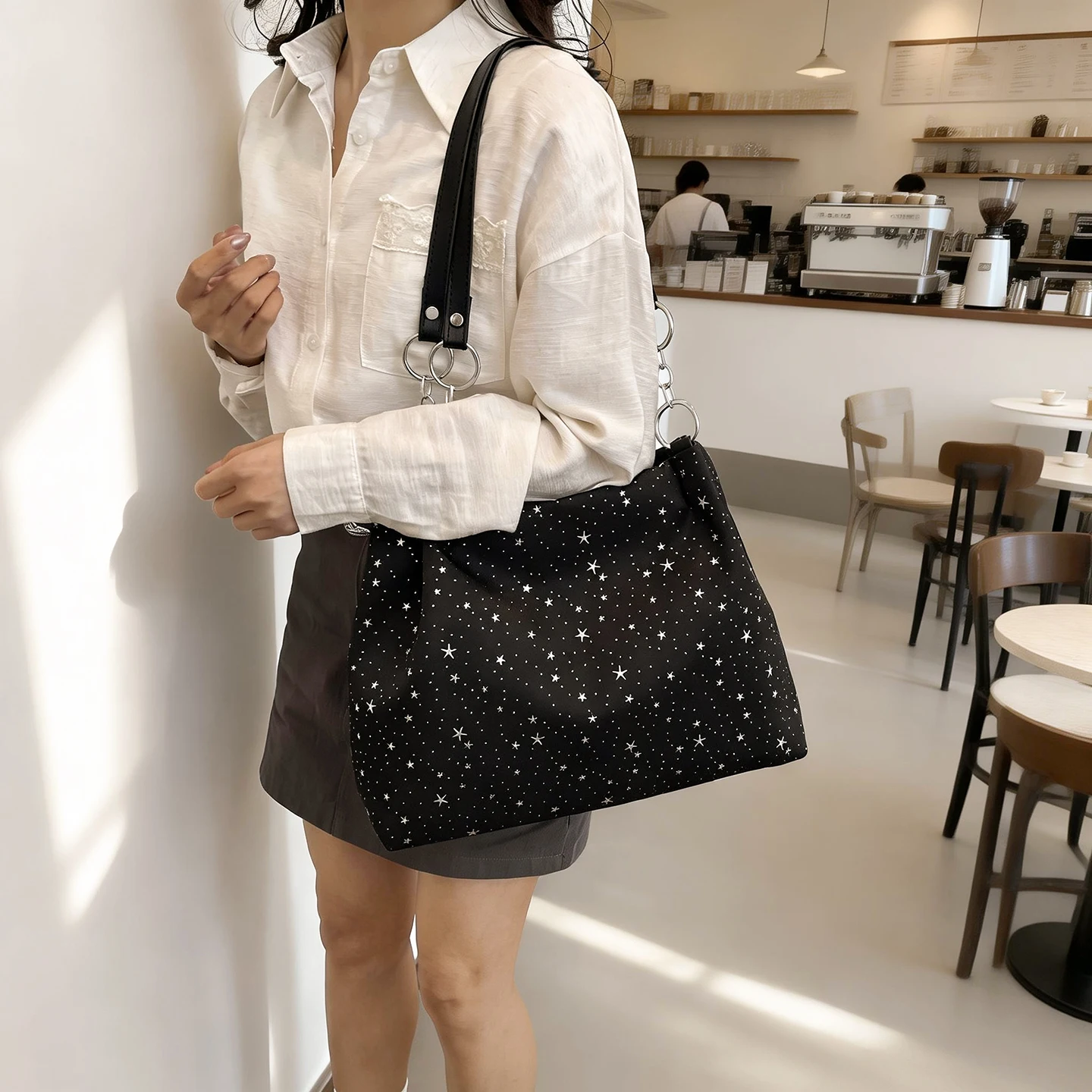 Large Capacity Casual Star Pattern Tote Bag with Metal Chain Accent
Large Capacity Casual Star Pattern Tote Bag with Metal Chain Accent