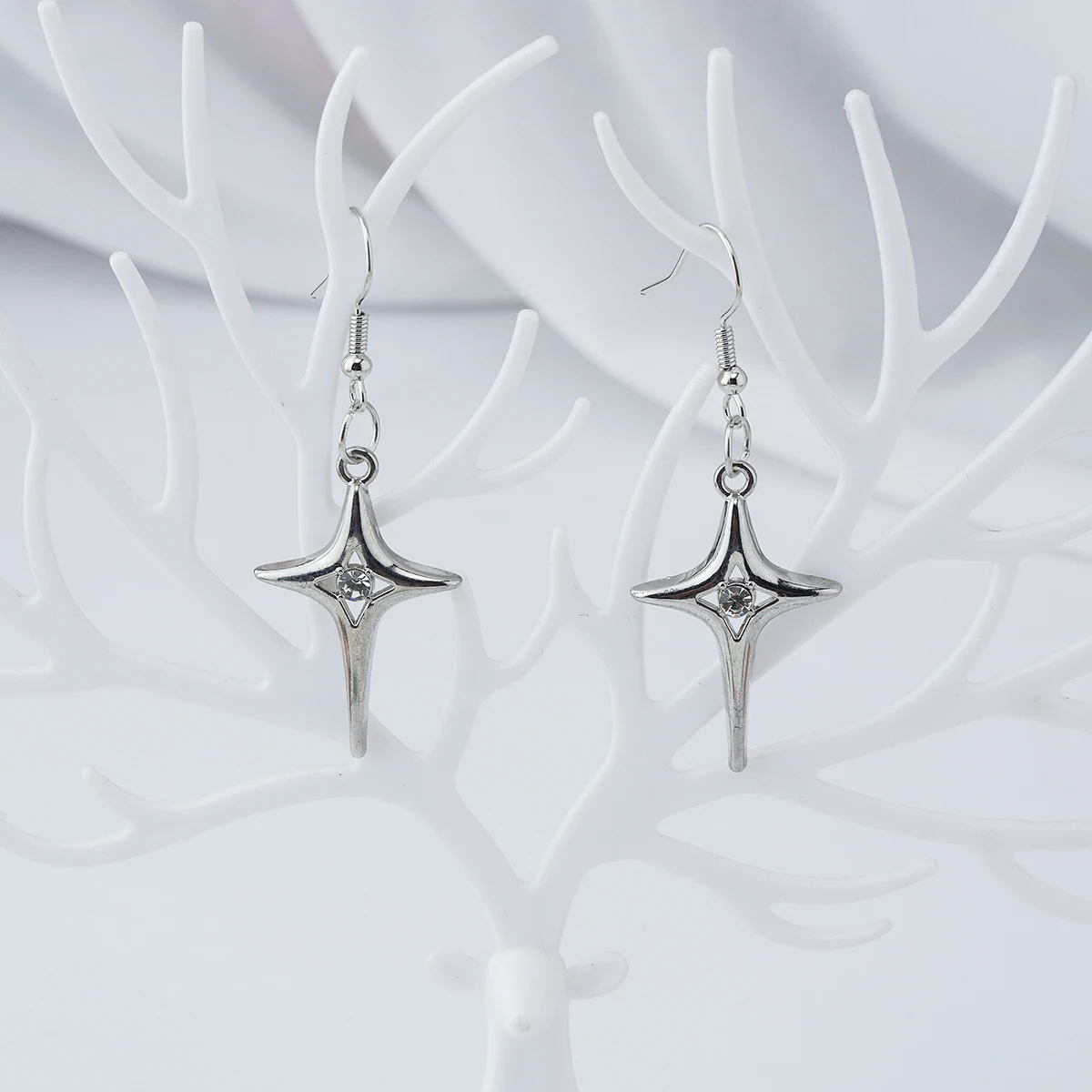 32x20mm Originality Hollow Alloy crystal crosses Earrings for women fashion Party Christmas Gifts
32x20mm Originality Hollow Alloy crystal crosses Earrings for women fashion Party Christmas Gifts