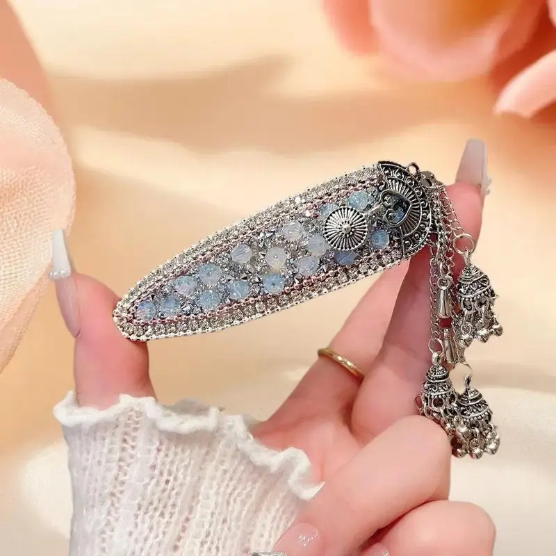 **Fashionable Zircon Butterfly Tassel Hair Clip Crystal Elegant Ethnic Style Hairpin Headdress Retro Side Clip Hair Accessories
**Fashionable Zircon Butterfly Tassel Hair Clip Crystal Elegant Ethnic Style Hairpin Headdress Retro Side Clip Hair Accessories