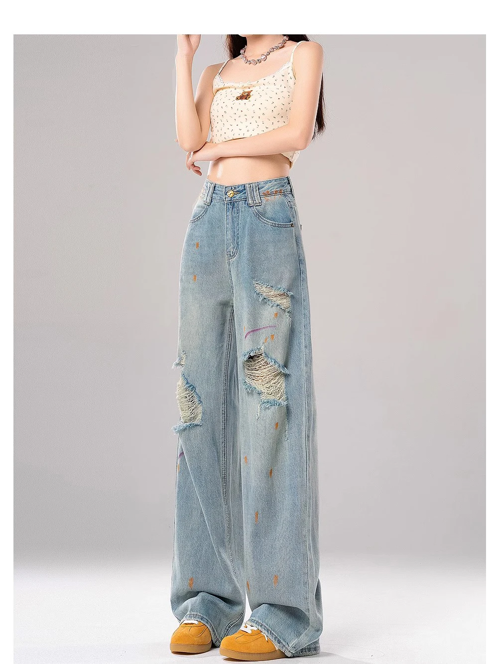 High Waist Loose Fit Light Wash Denim Jeans Women's Summer 2024 Torn Loose Wide Leg Floor-Length Pants Graffiti Design
High Waist Loose Fit Light Wash Denim Jeans Women's Summer 2024 Torn Loose Wide Leg Floor-Length Pants Graffiti Design