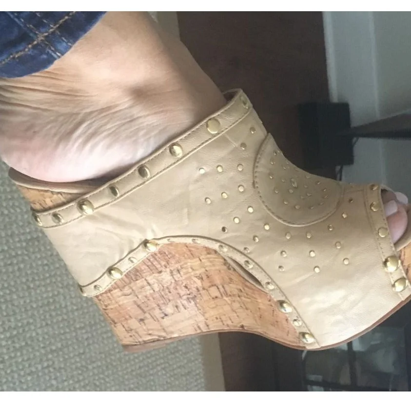 Solid Rivet Slip On Platform Sandals Wedge Heel Peep Toe Fashion Cool Sexy 2026 Summer Big Size Woman Shoes Zapatillas Mujer
Solid Rivet Slip On Platform Sandals Wedge Heel Peep Toe Fashion Cool Sexy 2026 Summer Big Size Woman Shoes Zapatillas Mujer